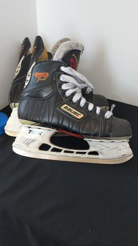 Used Bauer Supreme Classic Gold Jr Hockey Skates Size 4.5