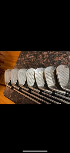 Sim 2 max irons (4-pw)