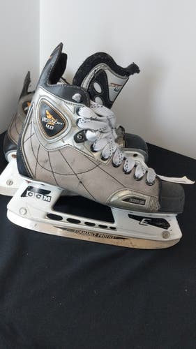 Used CCM Vector 4.0 Jr Hockey Skates  Size 4