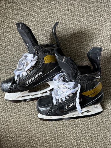 Senior Used Bauer Supreme UltraSonic Hockey Skates Regular Width Size 9