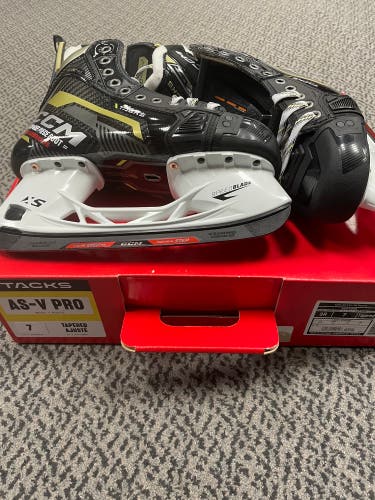 CCM Tacks AS-V Pro size 7 Tapered width skates