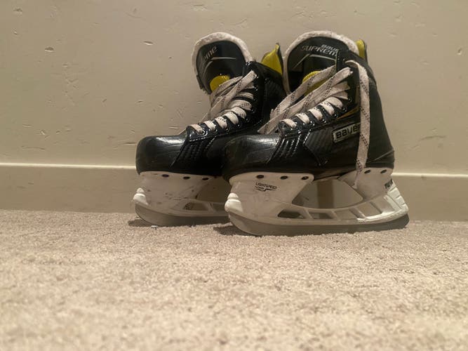 Used Bauer Regular Width  Size 3 Supreme S25 Hockey Skates