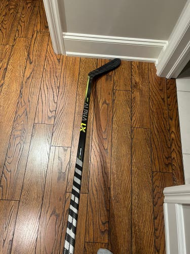 Senior Right Handed P28  Alpha LX Pro Hockey Stick