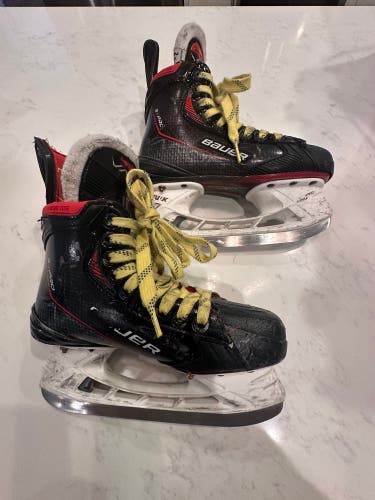 Junior Used Bauer Vapor 3X Pro Hockey Skates 2.5
