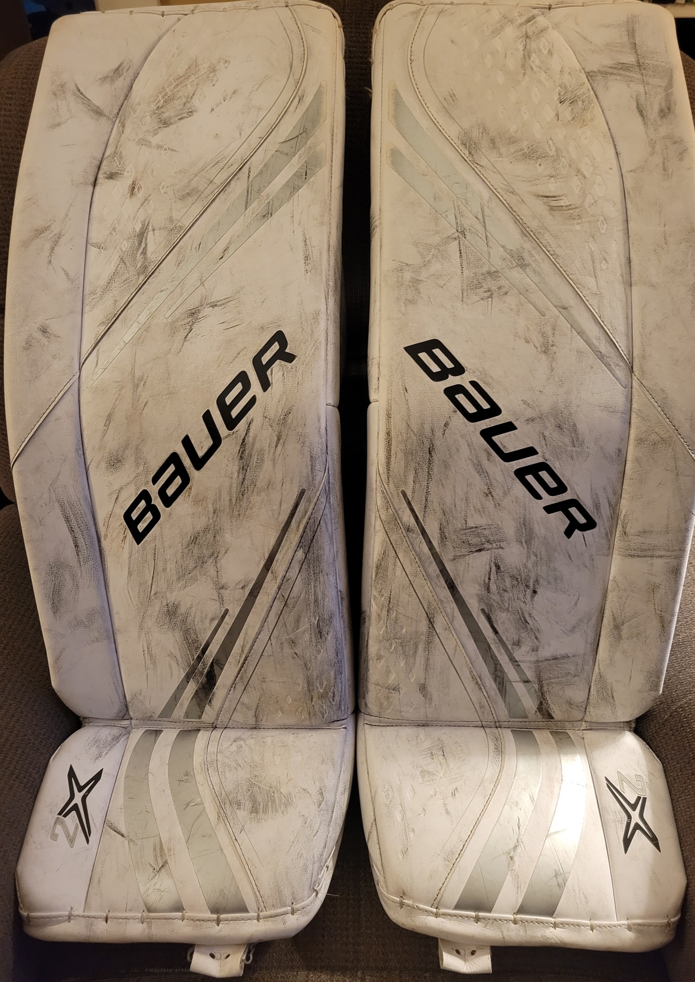 Used 35" Bauer Vapor 2X Goalie Leg Pads White & Silver Senior Large