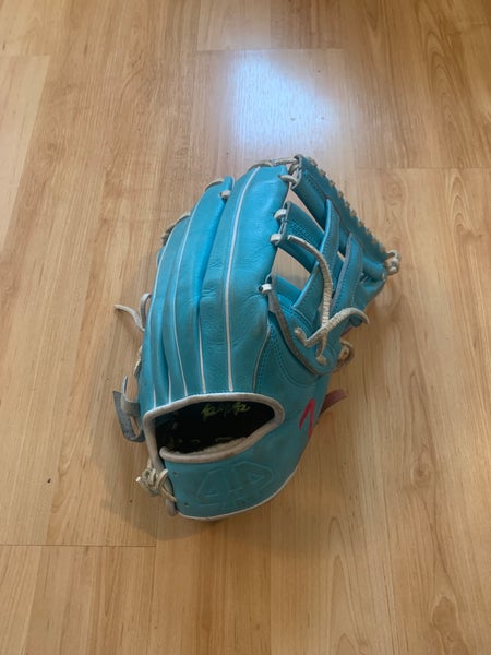 Used Outfield 12.5" Signiture Series Baseball Glove