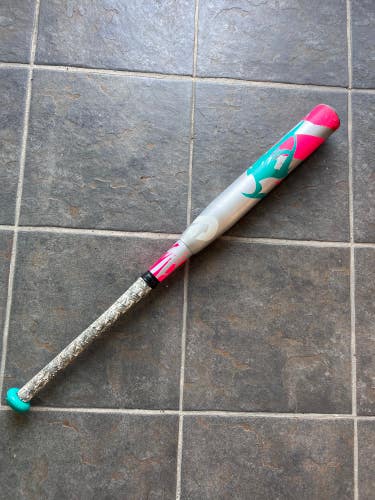 Used 2017 DeMarini Vendetta Composite Bat -12 16OZ 28"