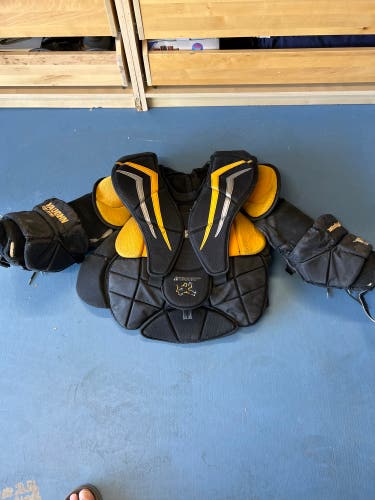 Vaughn VR7  XF Goalie Chest and Arm Protector