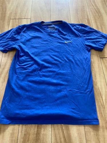 Nike Adult Medium Blue Short Sleeve Shirt Regular Fit
