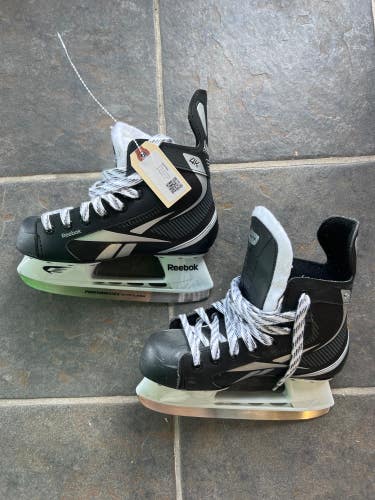 Junior Used Reebok 4K Hockey Skates D&R (Regular) 3.0
