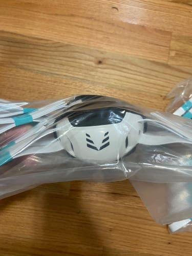Vicis Chin Straps - White
