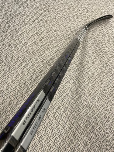 2-Pack CCM Trigger 7 65 flex P28 curve left hand sticks