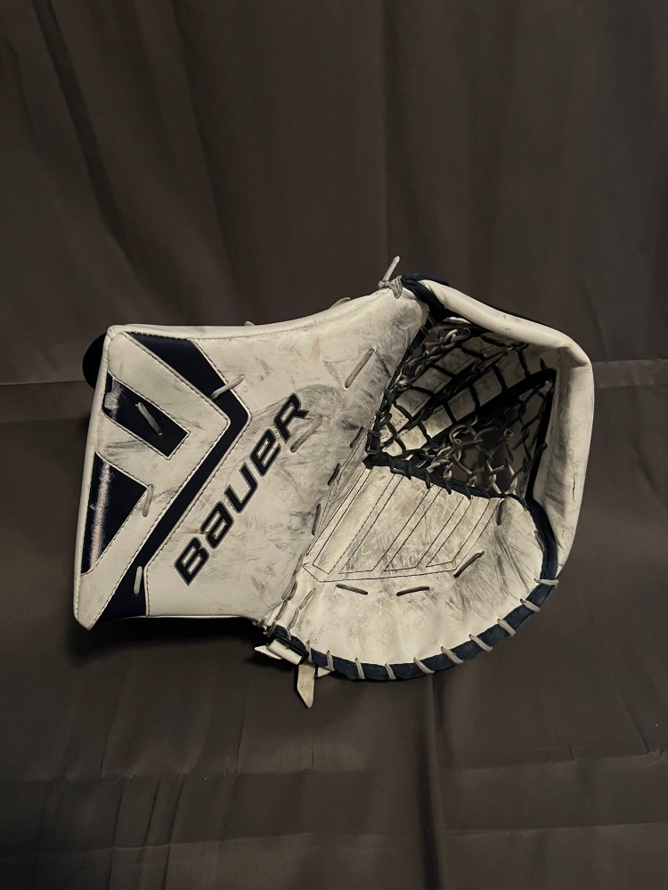 Used Regular Bauer Supreme One.9 Goalie Glove