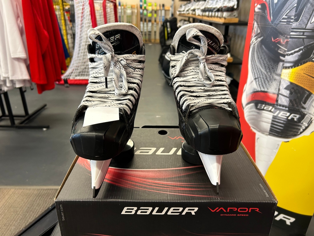 New Bauer Regular Width Size 7 2s pro Hockey Goalie Skates