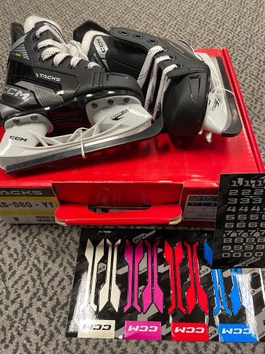 CCM Tacks AS-580 Youth size 8 skates