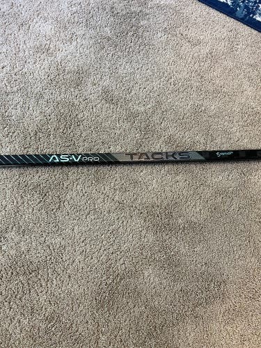 Senior Right Handed P92M Pro Stock Super Tacks AS-V PRO Hockey Stick