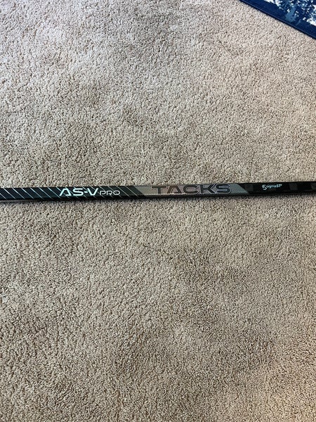 Senior Right Handed P92M Pro Stock Super Tacks AS-V PRO Hockey Stick