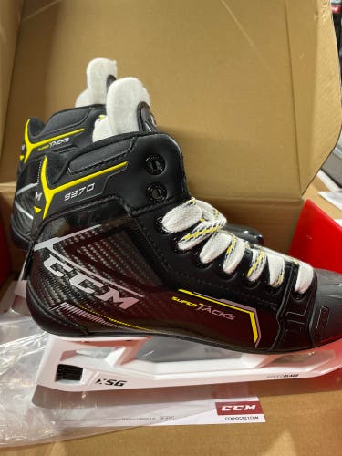 New CCM Regular Width  Size 4 Super tacks 9370 Hockey Goalie Skates