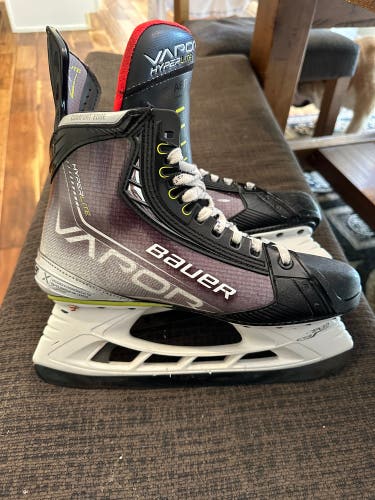 Bauer Vapor Hyperlite Hockey Skates Size 8 Fit 2