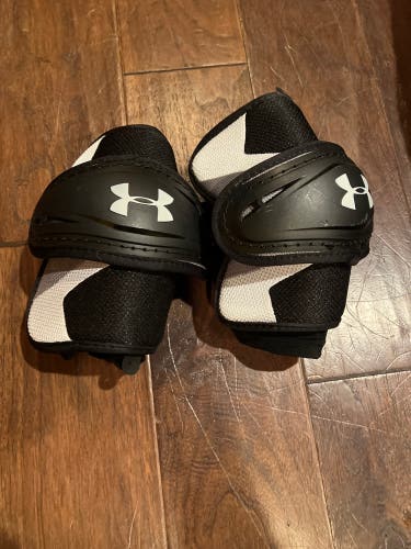New Medium Under Armour Player SS Arm Pads
