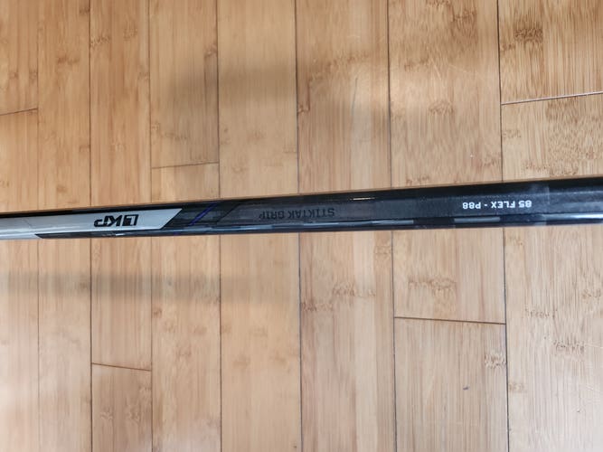 Used Intermediate CCM Right Handed Ribcore trigger 7 Hockey Stick P88