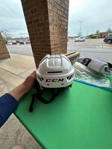 Used Youth  CCM Fitlite 3DS Helmet