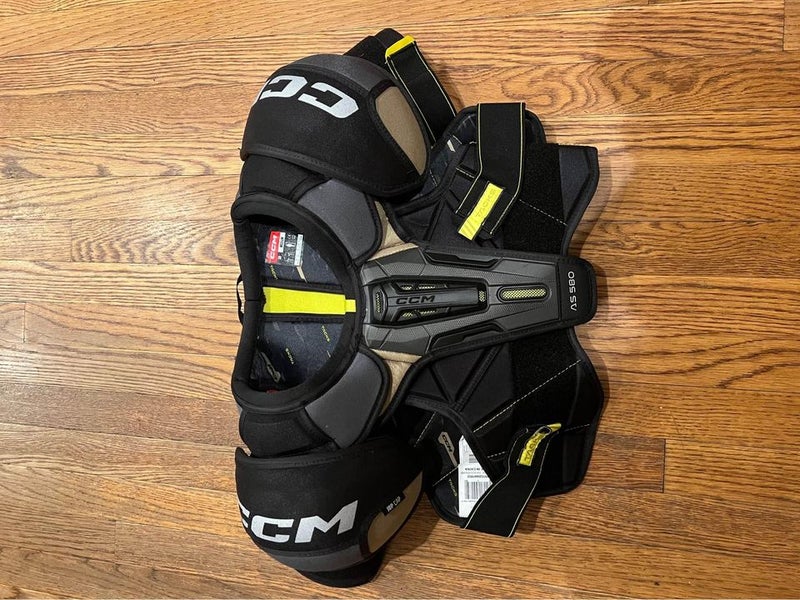 Senior New Medium Bauer ccm tacks AS580 Shoulder / Chest Pad