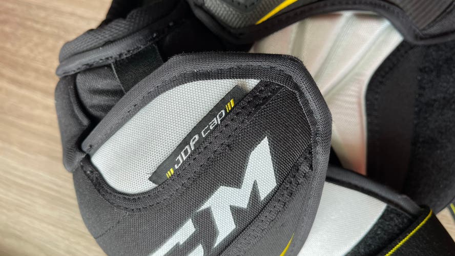 Used Large CCM Tacks 9060 Shoulder Pads