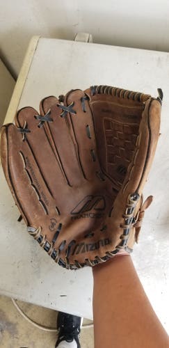 Used Mizuno Left Hand Throw Outfield Franchise Baseball Glove 14"