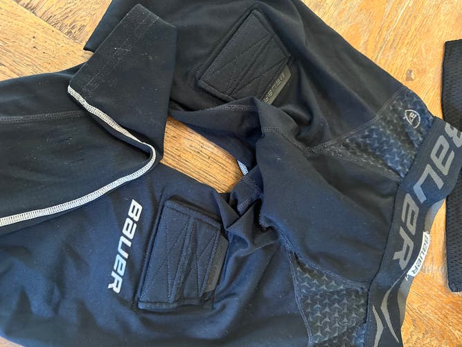 Bauer hockey base pants with Velcro tabs youth S