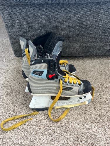 Used Bauer Hockey Skates Size 2