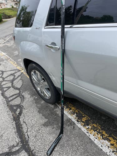 Senior Right Handed P106 Pro Stock Vapor APX2 Hockey Stick