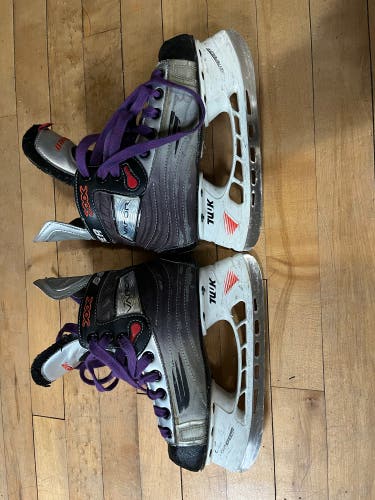 Used Bauer Size 2 Vapor XXX Hockey Skates
