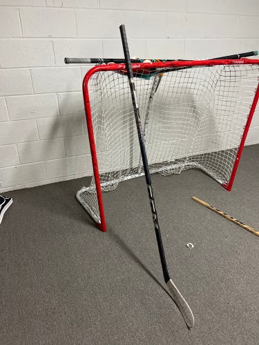 Intermediate Left Hand P28  JetSpeed FT5 Pro Hockey Stick