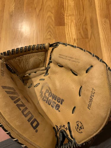 Mizuno GXC 100 catchers mitt