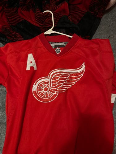 Red New Large/Extra Large  Jersey