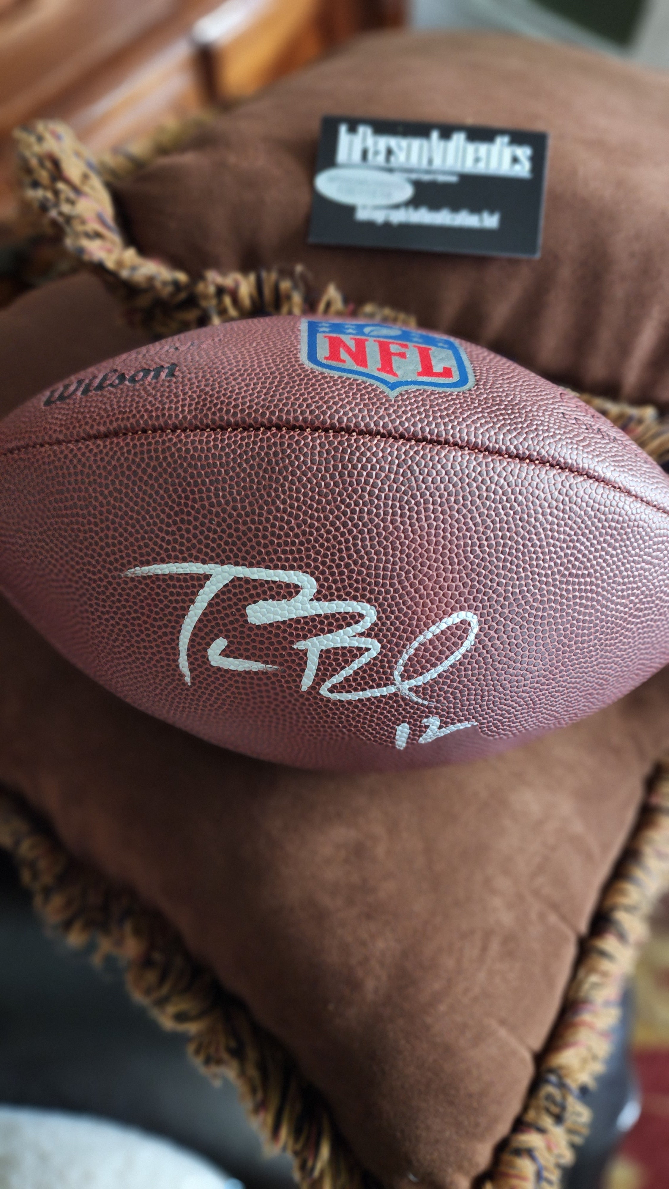 Tom Brady Autographed Football (Mounted Memories) - Memorabilia Expert