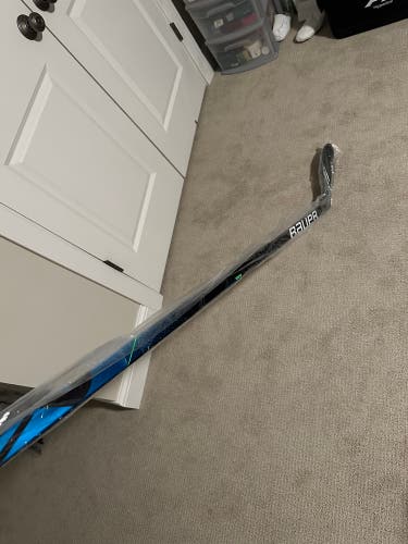 NEW Senior Left Hand P28 Pro Stock Nexus Geo Hockey Stick