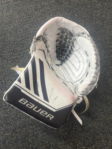 Used Bauer Hyperlite Regular Goalie Glove