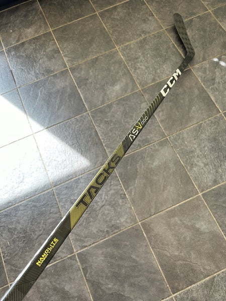 Intermediate Left Hand P29 Super Tacks AS-V PRO Hockey Stick
