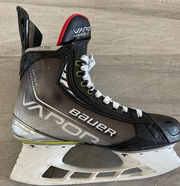 Bauer Vapor Hyperlite Hockey Skates Regular Width Size 8 !! NEED TO SELL!!