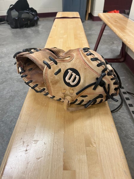 Right Hand Throw 33" A2000 Catcher's Glove