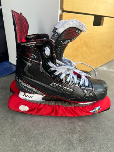 Used Bauer Regular Width Size 8.5 Vapor X2.7 Hockey Skates