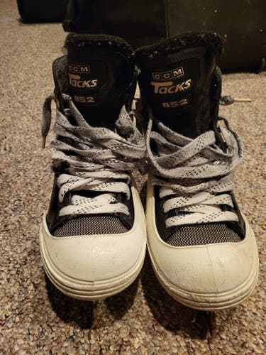 Senior Used CCM Tacks 852 Hockey Goalie Skates Regular Width Size 9.5