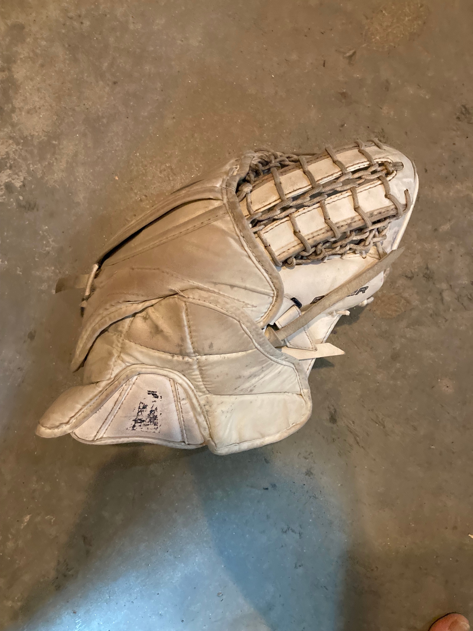 Used Regular Bauer Supreme Goalie Glove