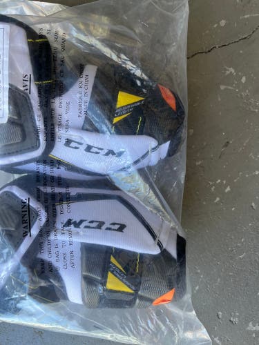 New Small CCM Super Tacks Elbow Pads