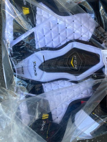 Medium CCM Tacks Pro Shoulder Pads