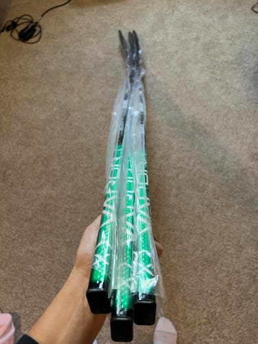 Intermediate Right Handed P92M Vapor Hyperlite Hockey Stick