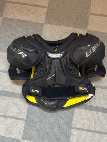 Bauer Supreme S29 Hockey Shoulder Pads