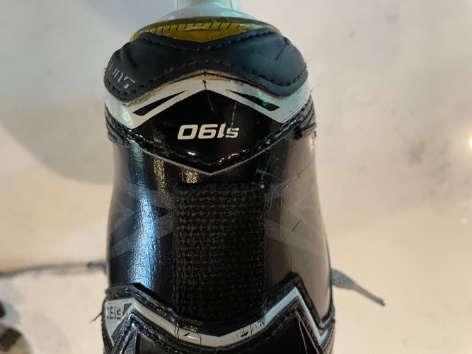 Junior Used Bauer Supreme S190 Hockey Goalie Skates Regular Width Size 4